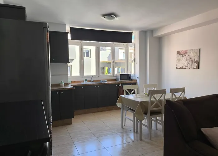 Ar - De 3 Con Ascensor En Huesas, Apartment *